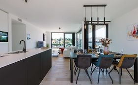 New, Luxurious And Modern Apartment With Private Parking